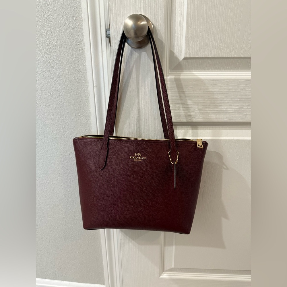 Coach Fiona Zip ToTe Bag in Merlot/Gold